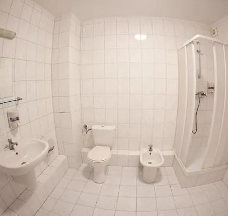Hotel 3 מלון סווראוץ'