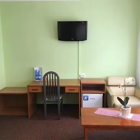 Hotel 3 מלון 2*