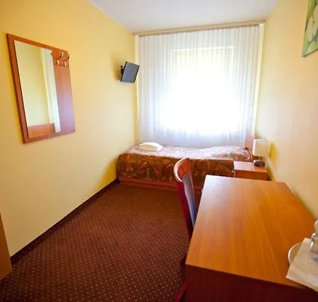 מלון Hotel 3 2*